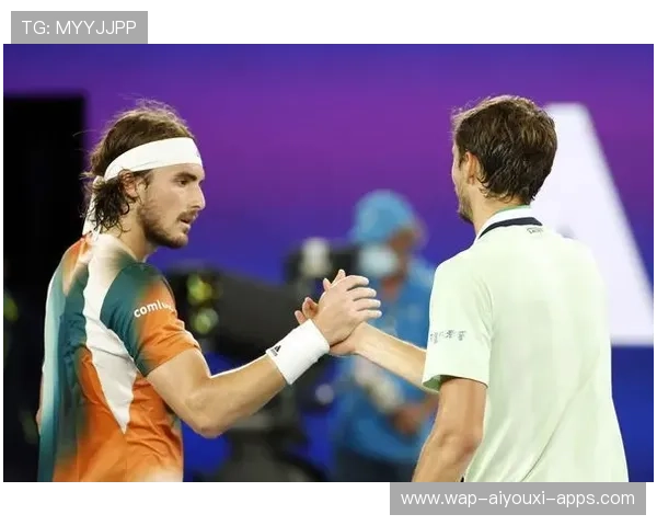 足球主帅赛后怒斥裁判：你毁了比赛