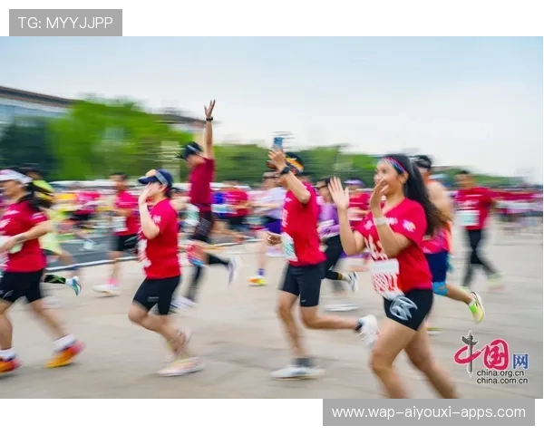 马拉松冠军过终点太激动摔倒，背后藏着怎样的奋斗与感动？