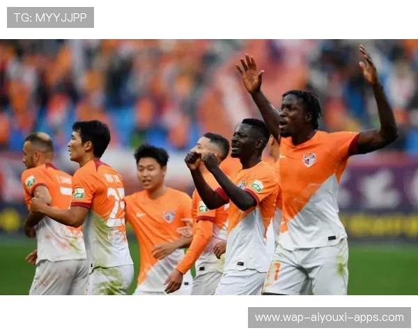 青岛海牛边路下底更坚决，倒三角回传屡屡制造机会